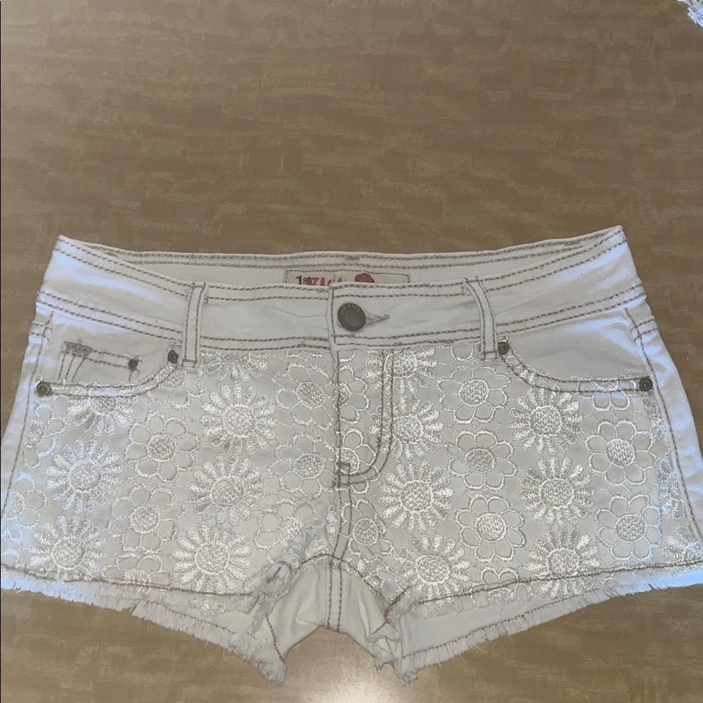 1st Kiss White Floral Jean Shorts size 5 juniors preowned